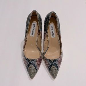 Steve Madden Multi Snake Pumps